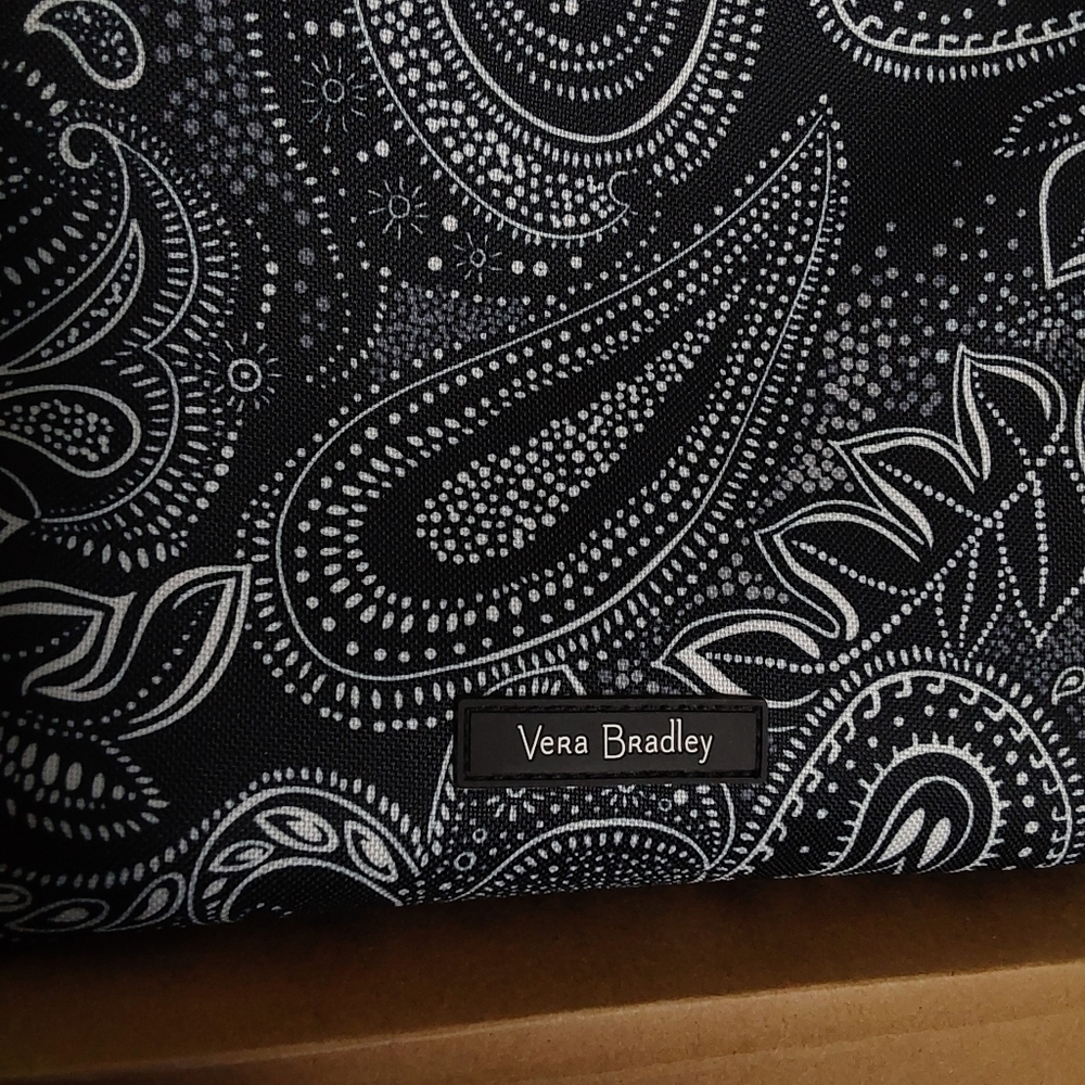 Vera Bradley Black Paisley Lunchbox NWOT - Picture 2 of 6